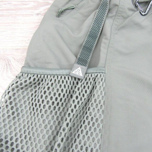 Nike ACG "Snowgrass" Cargo Shorts Men's Size Large Dark Stucco NEW - Picture 3 of 14